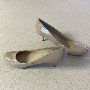 Unisa Nude round toe shoe